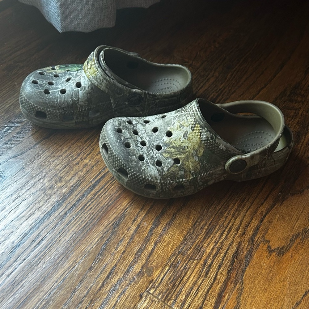 CROCS Kids Shoes in Camouflage Brown and Green